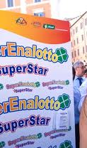 Superenalotto SuperStar street advertisime